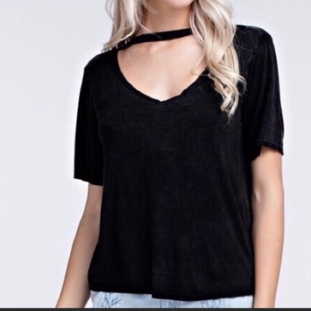 🛍Black Distressed Choker Tee